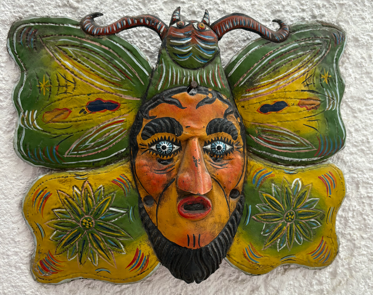 Máscara de guerrero mariposa en cobre
