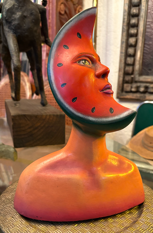 Busto surrealista con sandía