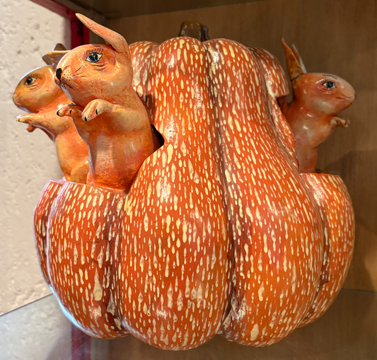 Calabaza con conejos