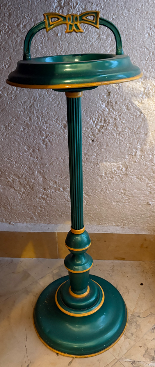 Cenicero tipo antiguo