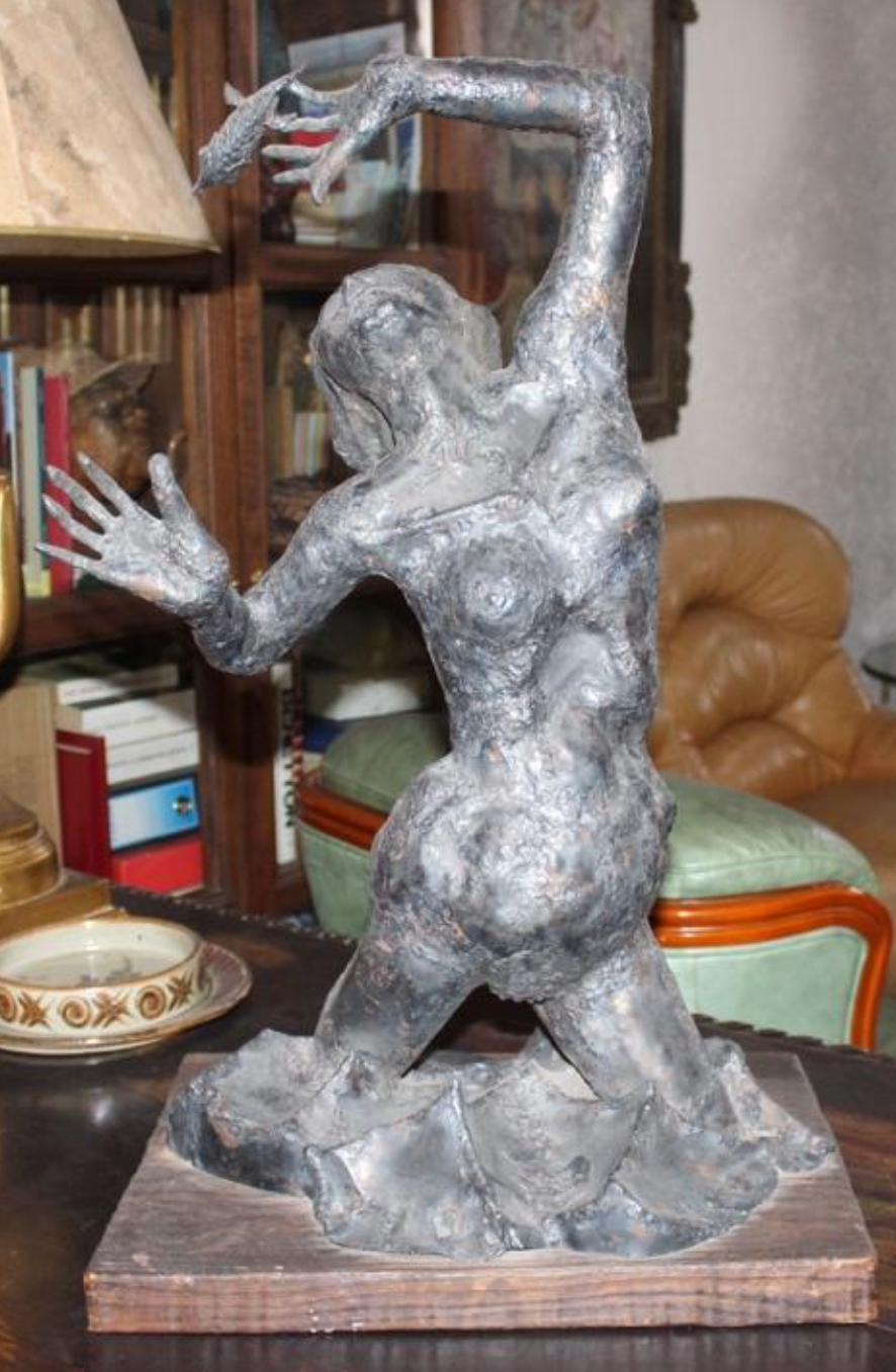 Escultura Mujer