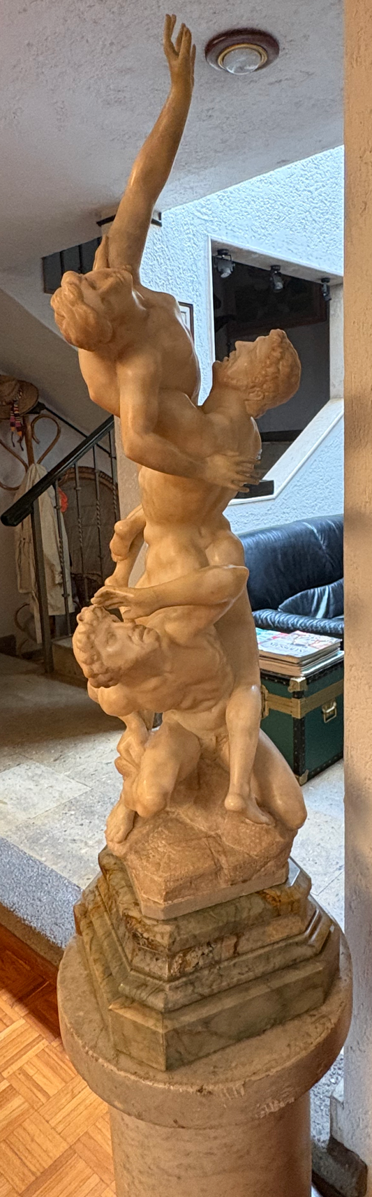 Rapto de las Sabinas. Escultura de mármol
