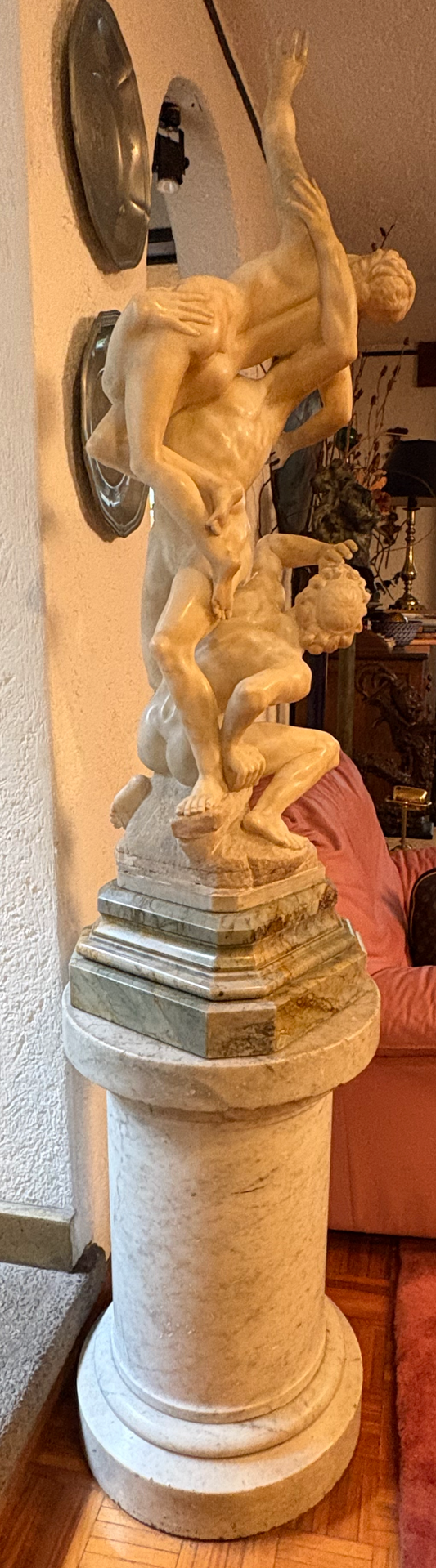 Rapto de las Sabinas. Escultura de mármol