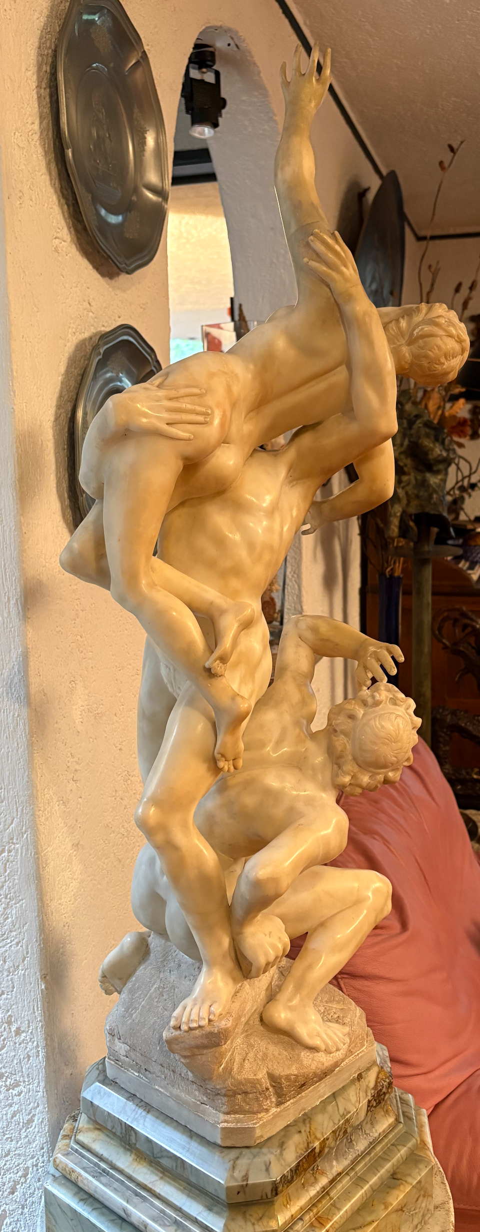 Rapto de las Sabinas. Escultura de mármol